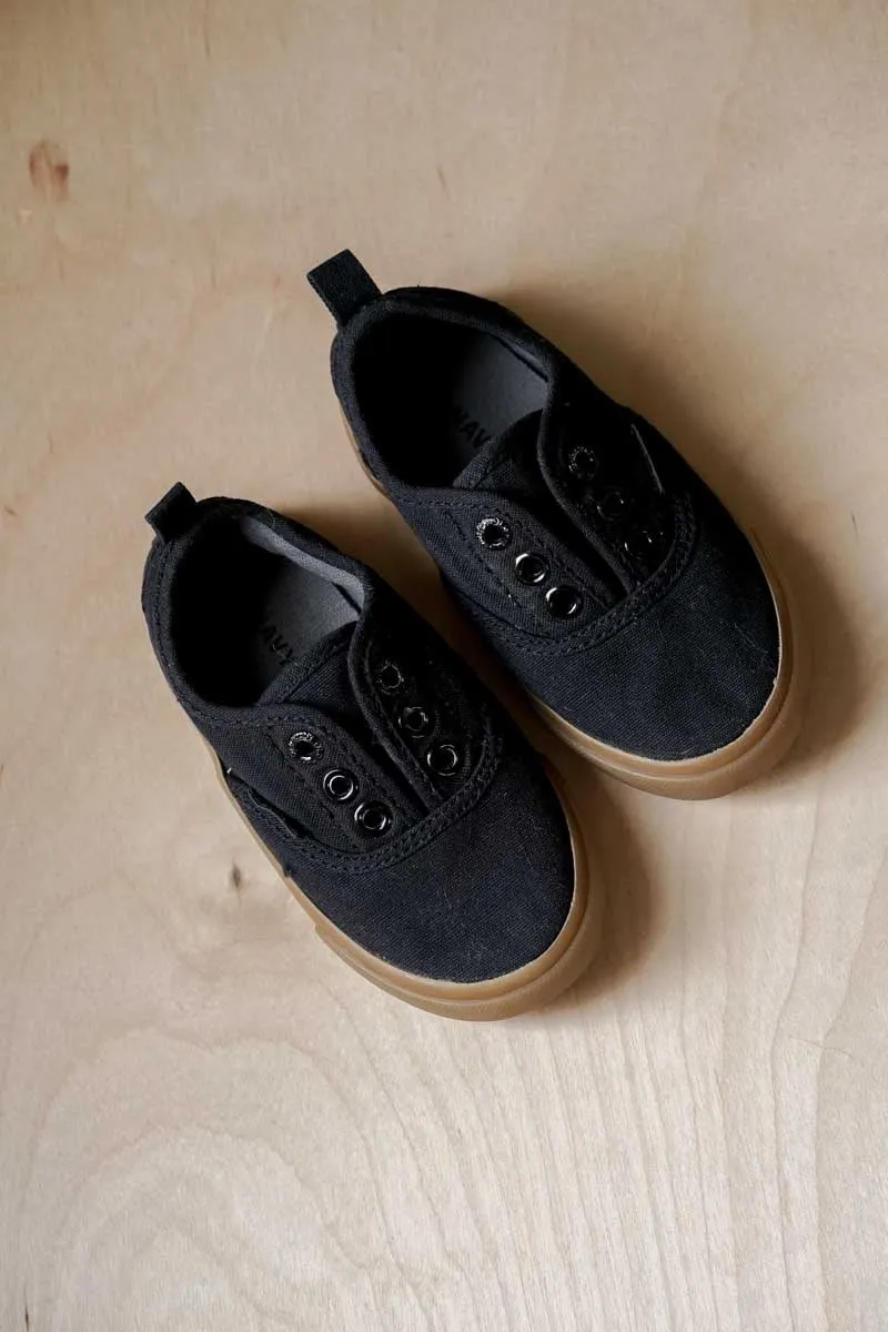 Black Laceless Sneakers: 6
