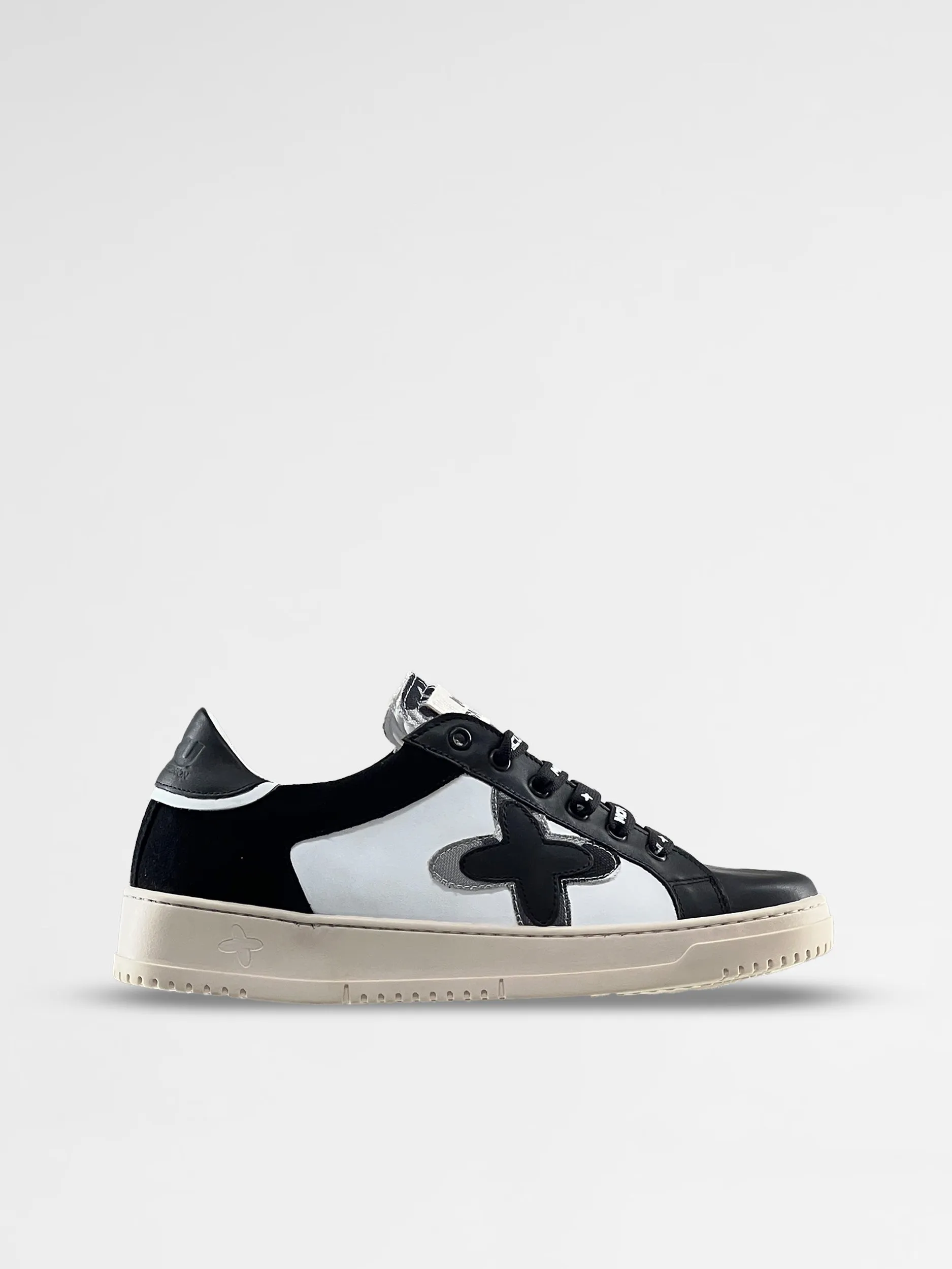 MCU low-top Sneakers